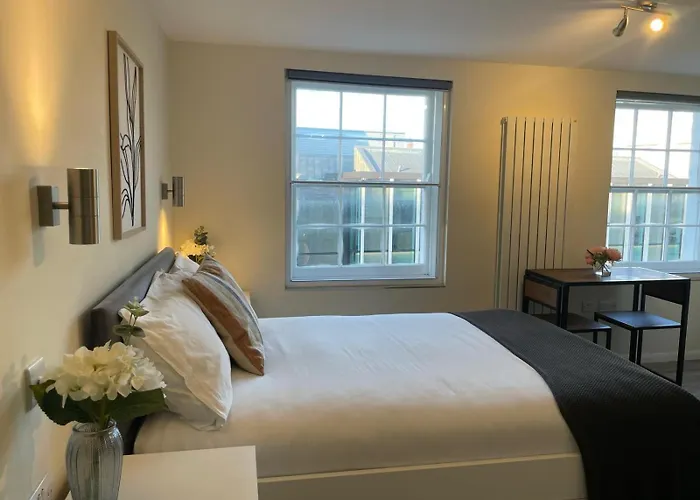 Grays Inn Road - Room 6